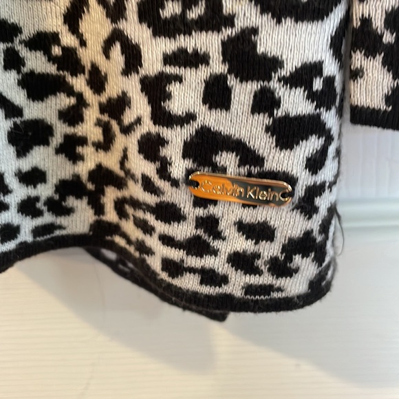 Calvin Klein Size Large Sweater - Picture 4 of 10